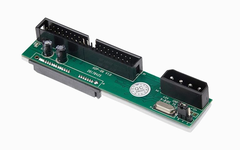 Disk arabirimini dönüştüren yeşil adaptör ve köprü kartı devresi