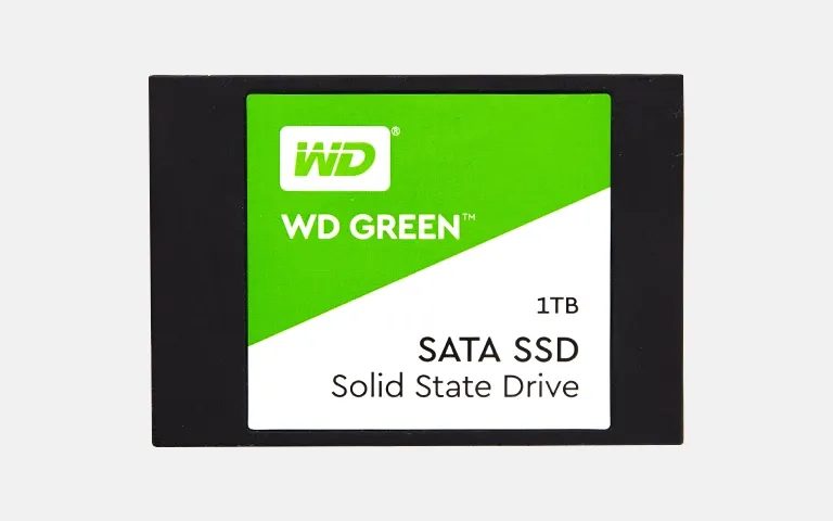 1 TB kapasiteli WD Green 2.5 inç SATA SSD diskin ön yüzü